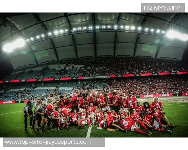 葡萄牙国民与本菲卡的激烈对决展现足球魅力与团队精神